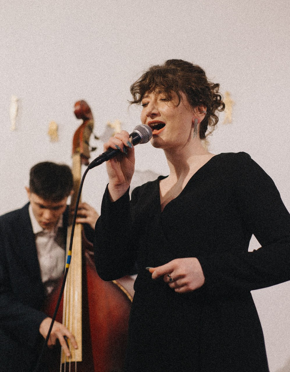 Yana Litinskaya singing with a double bass player